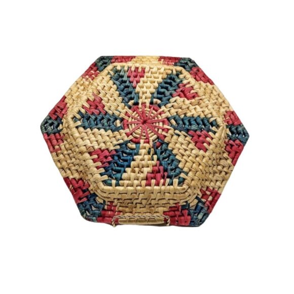 Handmade Red Green Hexagonal Wicker Snowflake Basket - Picture 3 of 5